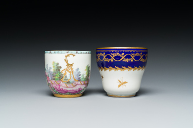 Deux tasses et une soucoupe en porcelaine de Tournai, 18&egrave;me