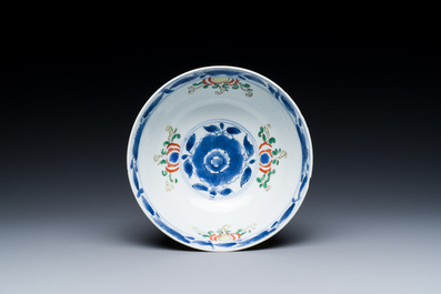 Une assiette en porcelaine de Chine famille verte et un bol pour le march&eacute; persan, Kangxi