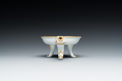 Coupe ans&eacute;e tripode en porcelaine polychrome de Meissen, 2&egrave;me moiti&eacute; du 18&egrave;me