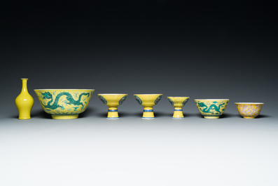 Une collection vari&eacute;e en porcelaine de Chine &agrave; fond jaune, 19/20&egrave;me