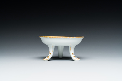 Coupe ans&eacute;e tripode en porcelaine polychrome de Meissen, 2&egrave;me moiti&eacute; du 18&egrave;me