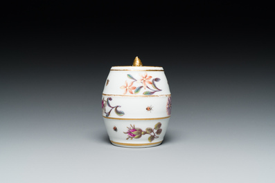 Sablier en porcelaine polychrome de Meissen &agrave; d&eacute;cor de fleurs et d'insectes, Allemagne, 1&egrave;re moiti&eacute; du 18&egrave;me