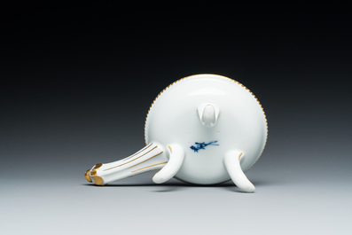 Coupe ans&eacute;e tripode en porcelaine polychrome de Meissen, 2&egrave;me moiti&eacute; du 18&egrave;me