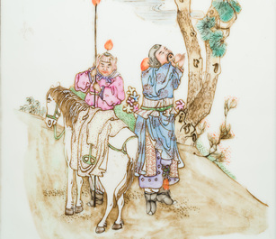 Deux plaques en porcelaine de Chine famille rose, R&eacute;publique