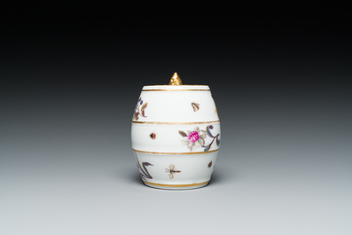 Sablier en porcelaine polychrome de Meissen &agrave; d&eacute;cor de fleurs et d'insectes, Allemagne, 1&egrave;re moiti&eacute; du 18&egrave;me