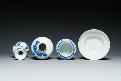 Een diverse collectie blauw-wit Chinees porselein, 19/20e eeuw