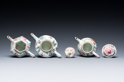 Drie Chinese famille rose theepotten, Yongzheng
