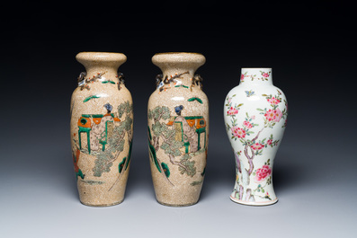 Een diverse collectie Chinees famille rose en famille verte porselein, Yongzheng en later