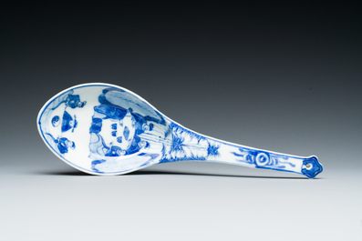 Een diverse collectie blauw-wit Chinees porselein, 19/20e eeuw