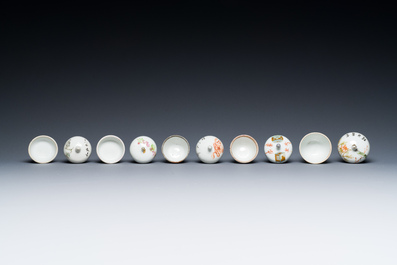 35 Chinese famille rose, verte, monochrome and qianjiang cai boxes and covers, 19/20th C.