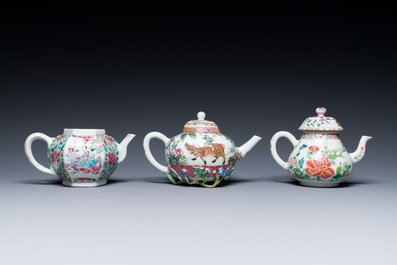 Drie Chinese famille rose theepotten, Yongzheng