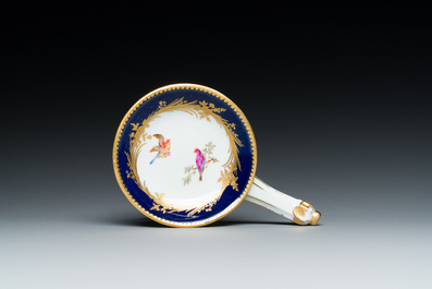 Coupe ans&eacute;e tripode en porcelaine polychrome de Meissen, 2&egrave;me moiti&eacute; du 18&egrave;me
