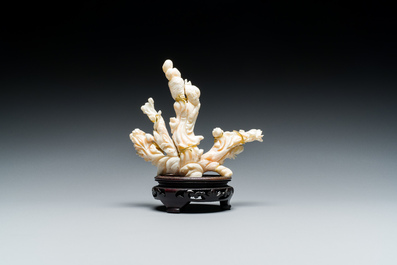 Trois sculptures en corail, Chine, 19/20&egrave;me