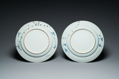 Drie Chinese blauw-witte anhua schotels met landschapsmedaillons, Yongzheng