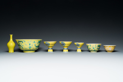 Une collection vari&eacute;e en porcelaine de Chine &agrave; fond jaune, 19/20&egrave;me