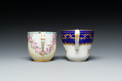 Deux tasses et une soucoupe en porcelaine de Tournai, 18&egrave;me