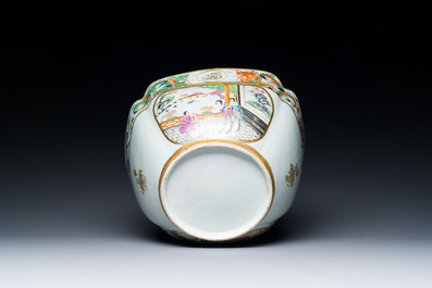 Twee fraaie Chinese gemonogrammeerde Canton famille rose dekselterrines en een kom, midden 19e eeuw