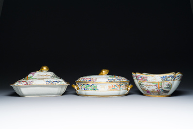 Twee fraaie Chinese gemonogrammeerde Canton famille rose dekselterrines en een kom, midden 19e eeuw