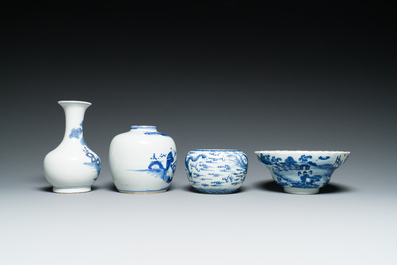 Een diverse collectie blauw-wit Chinees porselein, 19/20e eeuw
