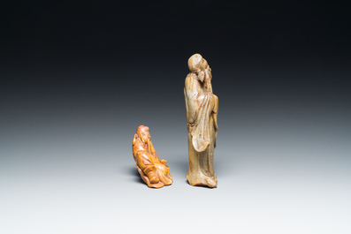 Twee Chinese zeepstenen sculpturen van Zhongkui en van Li Bai, gesigneerd Ni Zhi, 18/19e eeuw