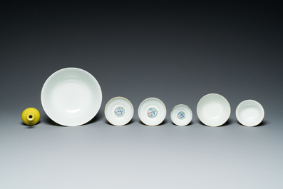 Une collection vari&eacute;e en porcelaine de Chine &agrave; fond jaune, 19/20&egrave;me