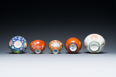 Five various Chinese famille rose and coral-red bowls, 19/20th C.