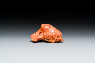 Sculpture d'une t&ecirc;te de femme en corail rouge, Trapani, Italie, 19&egrave;me