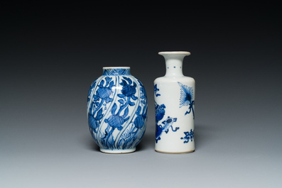 Twee Chinese blauw-witte vaasjes, Kangxi