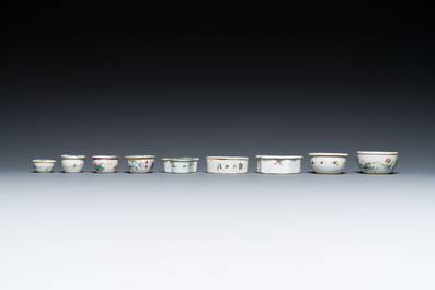 35 Chinese famille rose, verte, monochrome and qianjiang cai boxes and covers, 19/20th C.