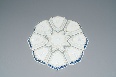 Een uitzonderlijk Chinees blauw-wit negendelig rijsttafelservies, Kangxi