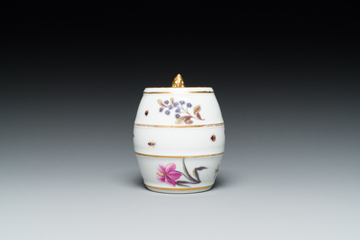 Sablier en porcelaine polychrome de Meissen &agrave; d&eacute;cor de fleurs et d'insectes, Allemagne, 1&egrave;re moiti&eacute; du 18&egrave;me