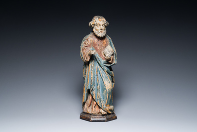 Een Vlaamse gepolychromeerde eikenhouten sculptuur van Sint-Paulus, 1e helft 16e eeuw