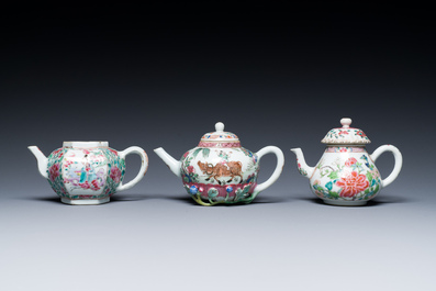Drie Chinese famille rose theepotten, Yongzheng