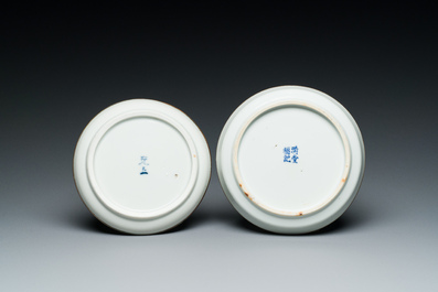 Twee Chinese blauw-witte 'Bleu de Hue' borden voor de Vietnamese markt, Ngoan Ngoc en een vier-karakter Tang Fu Ji merk, 19e eeuw