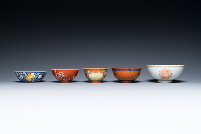 Five various Chinese famille rose and coral-red bowls, 19/20th C.