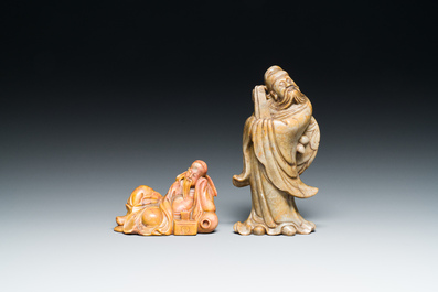 Twee Chinese zeepstenen sculpturen van Zhongkui en van Li Bai, gesigneerd Ni Zhi, 18/19e eeuw