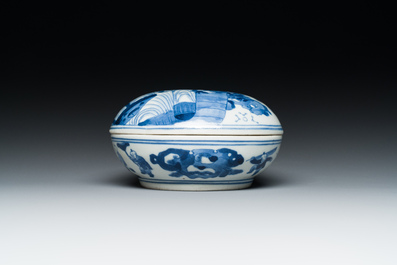 Een Chinese blauw-witte dekseldoos, Qianlong merk, 19e eeuw