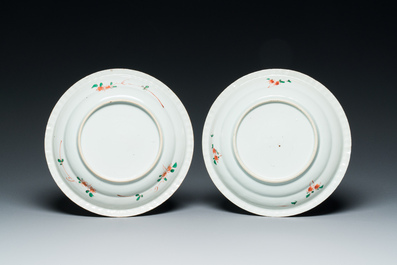 Een paar Chinese famille verte 'Xi Xiang Ji' borden, Kangxi