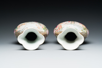 Paire de vases de forme bouteille en porcelaine de Chine famille rose &agrave; sujet mandarin, Qianlong