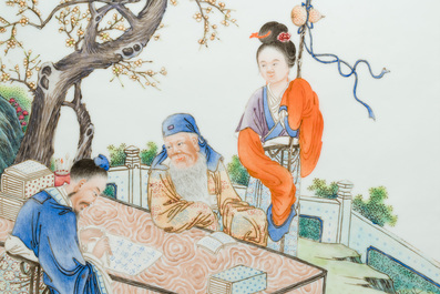 Deux plaques en porcelaine de Chine famille rose, R&eacute;publique