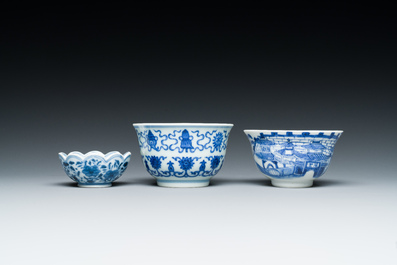 Een diverse collectie blauw-wit Chinees porselein, 19/20e eeuw