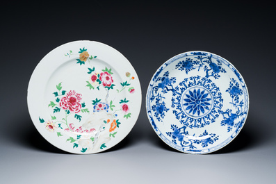 Five Chinese blue, white and famille rose dishes, Kangxi/Qianlong