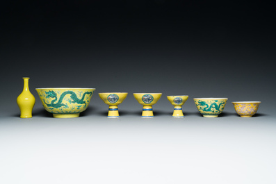 Une collection vari&eacute;e en porcelaine de Chine &agrave; fond jaune, 19/20&egrave;me