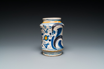 Albarello en majolique italienne polychrome, Montelupo, 16/17&egrave;me