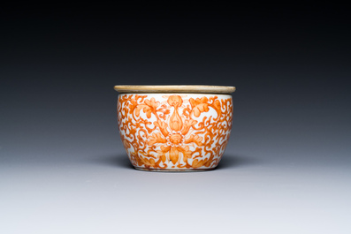 Een diverse collectie Chinees blauw-wit, ijzerrood en famille rose porselein, 19/20e eeuw