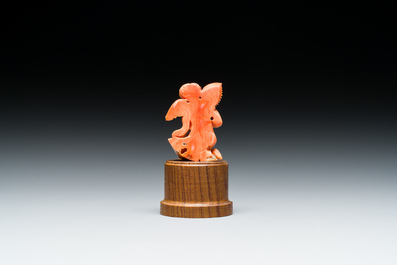 Sculpture d'un ch&eacute;rubin en corail rouge, Trapani, Italie, 19&egrave;me