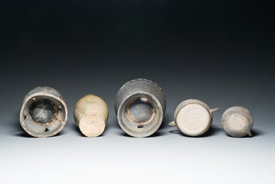 Cinq pi&egrave;ces en gr&egrave;s de Cor&eacute;e, Silla et Goryeo, 5&egrave;me et post&eacute;rieur