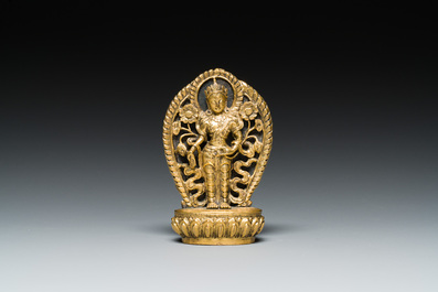 Belle petite sculpture de Bouddha en bronze dor&eacute;, N&eacute;pal, 17/18&egrave;me