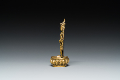 Belle petite sculpture de Bouddha en bronze dor&eacute;, N&eacute;pal, 17/18&egrave;me