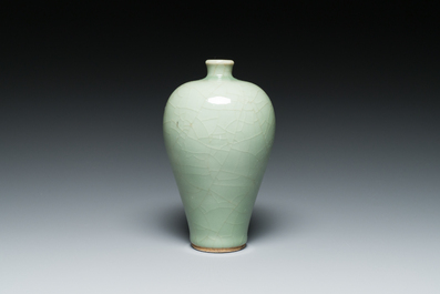 A Chinese monochrome celadon-glazed 'meiping' vase, 18/19th C.